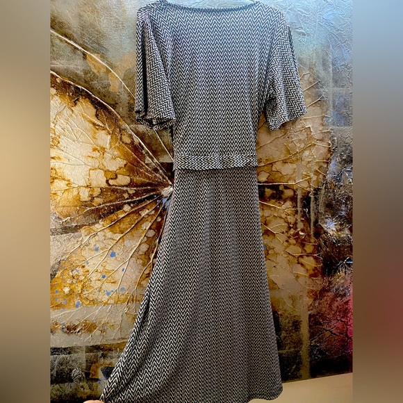 ❌SOLD❌Brand new H & M dress! In a black and white geometric print! Never worn. - Picture 6 of 7